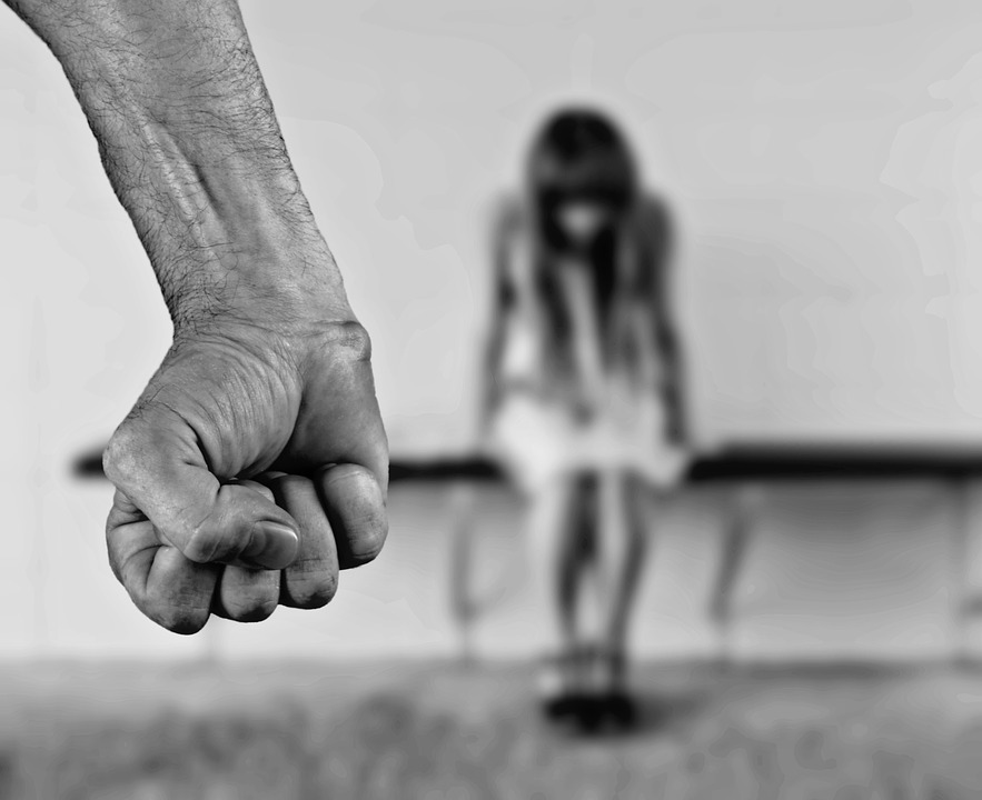 Баща бие и насилва 15-годишната си дъщеря в Разград, прокуратурата иска постоянен арест