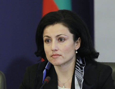 Десислава Танева: Военна полиция и ветеринари влизат в кланиците за свине