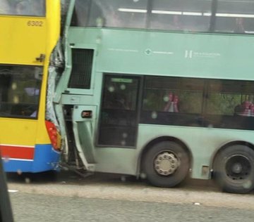 Над 70 души са били ранени при сблъсък на два автобуса в Хонконг