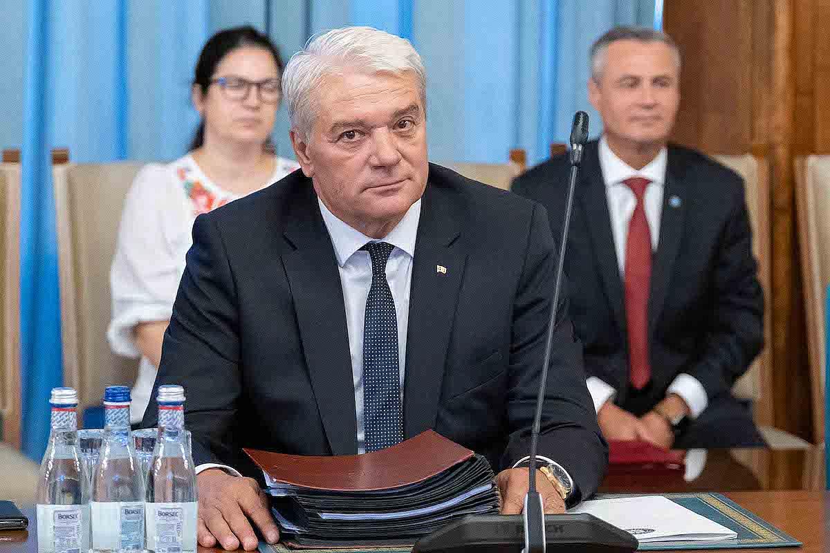 Румънският вътрешен министър подаде оставка след убийството на две момичета
