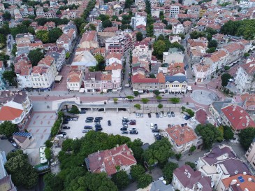 Питат варненци за съдбата на Дупката