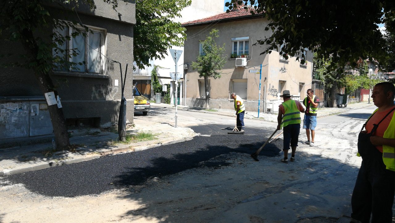 Продължава възстановяване на улици и тротоари, нарушени след  ремонти на ВиК мрежата в Благоевград