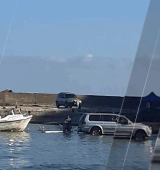 Джип влезе в морето на плаж „Болата”