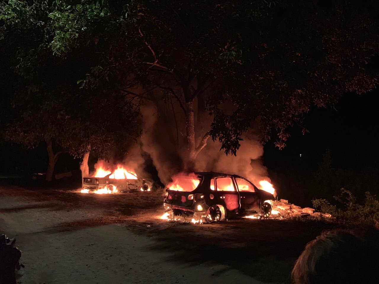 Запалиха двата автомобила на бивша зам.-директорка в общинско предприятие в Козлодуй