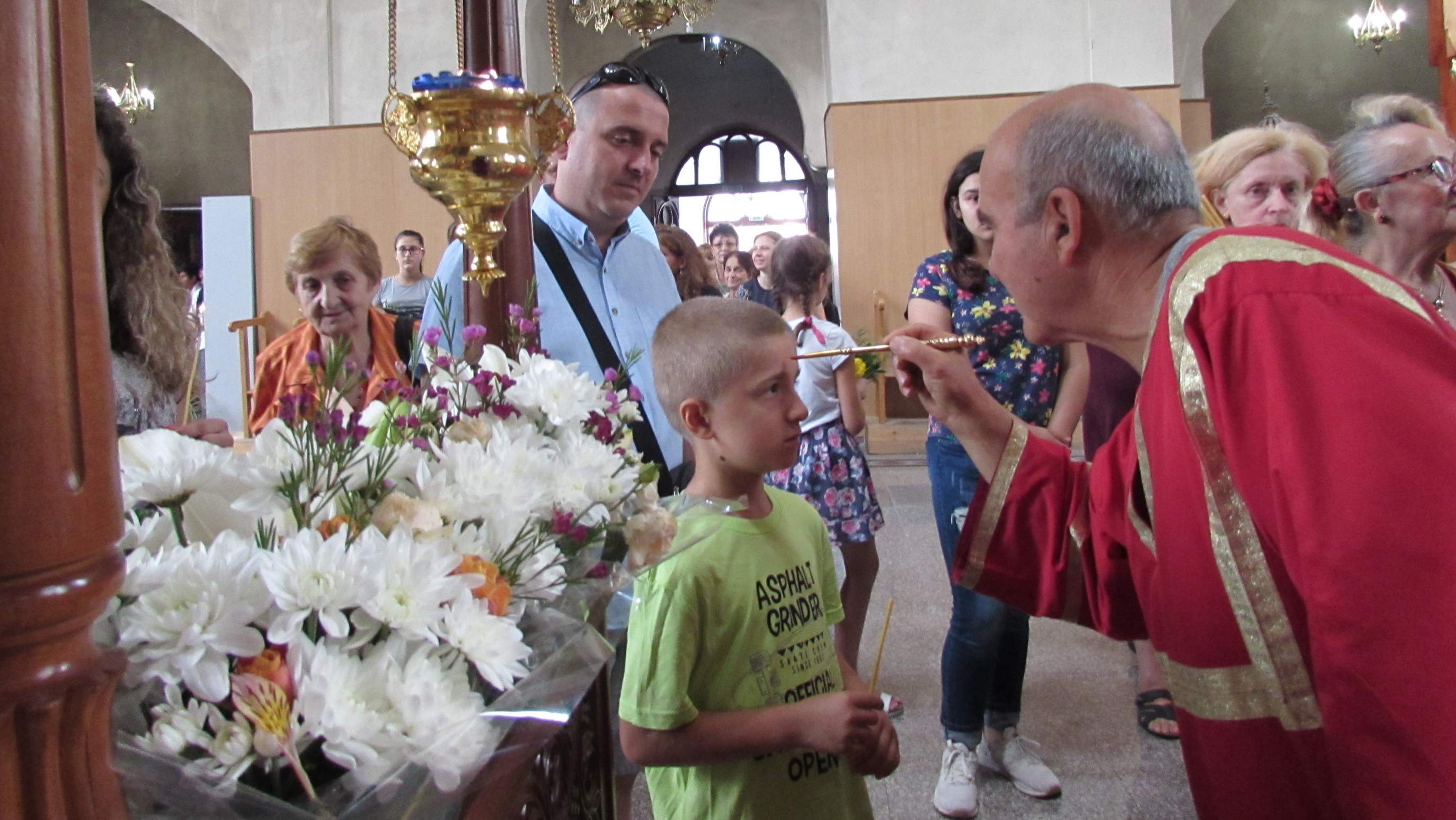 Успение Богородично напълни шуменските храмове
