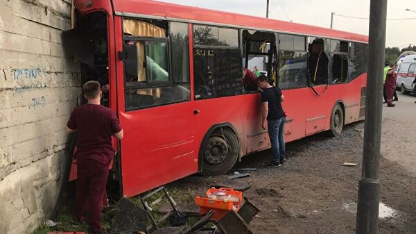 Загинал и десетки ранени при катастрофа на автобус в Русия