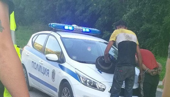 Спипаха двама нелегални непълнолетни емигранти в автобус в Търново