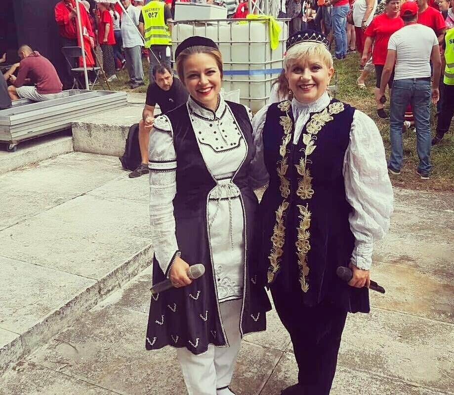 Николина Чакърдъкова ще пее с дъщеря си Мария на сцената на Пирин Фолк