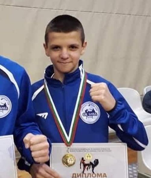 Зов за помощ за млад талант и шампион по кикбокс