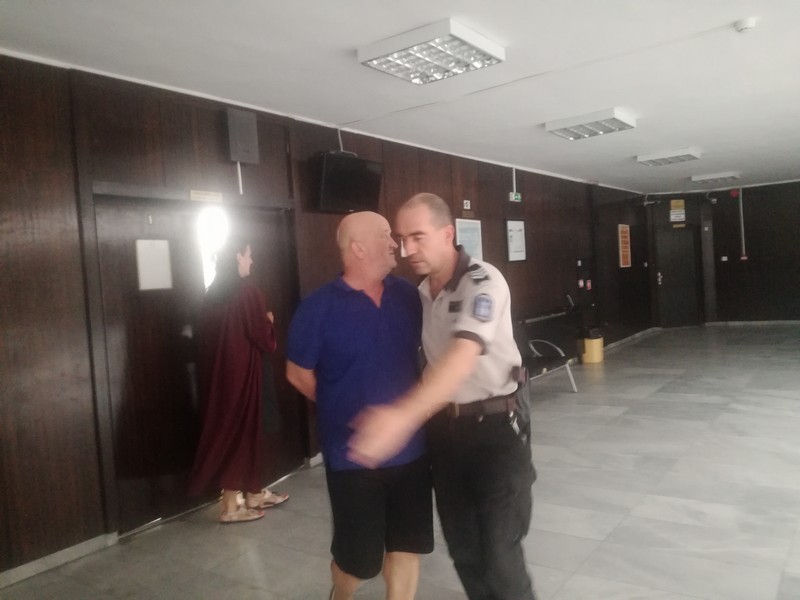 Задържаха благоевградчанин, специалист по източването на банкови карти в чужбина