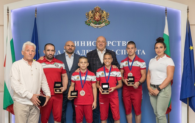 Кралев награди медалистите от световното по ММА