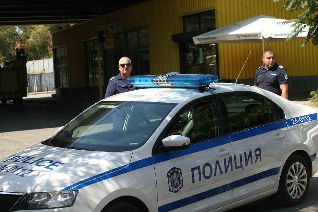 Полиция отцепи столичната Автогара Юг заради снаряд до кофа за боклук (СНИМКИ)