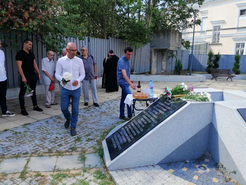 СДС - Бургас почете жертвите на комунистическия режим