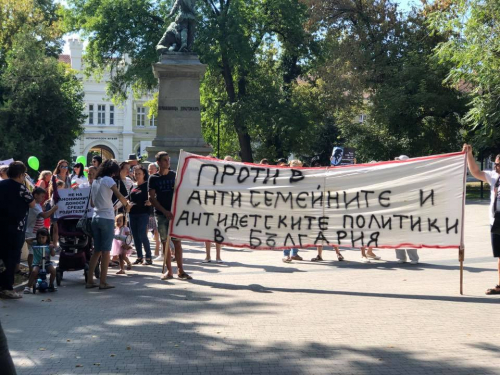 Държавата трябва да разговаря с родителите, а не само с НПО