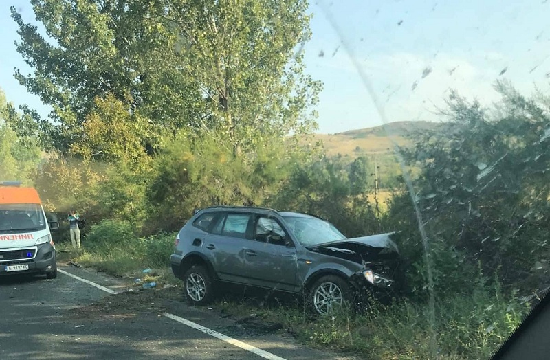 Жена загина при челен удар между два джипа на главен път Е-79