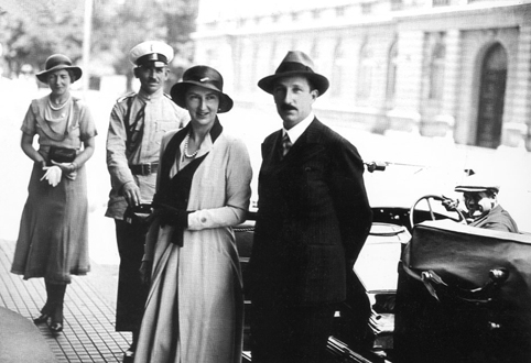 Жените гласуват за сефте през 1938 г.