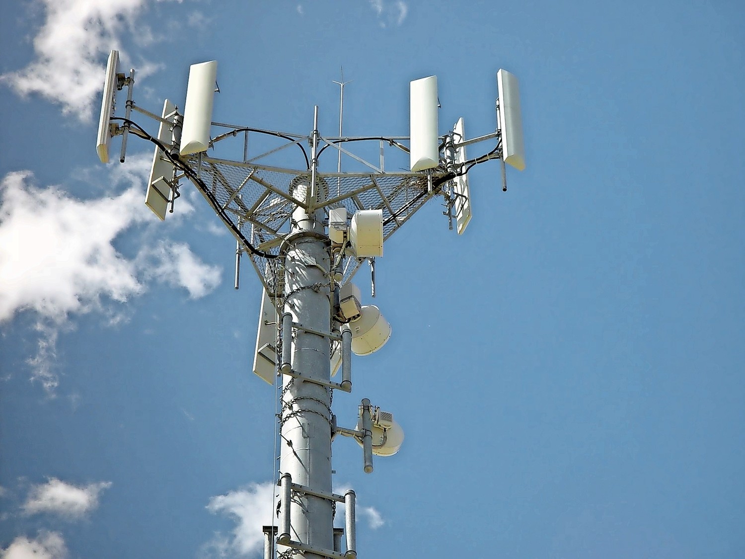 Държавата освобождава честоти за изграждането на 5G мрежи
