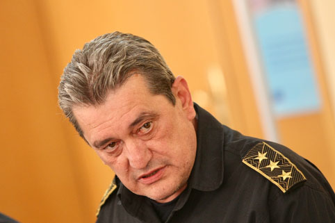 Шефът на огнеборците ген. Николай Николов, пред „Труд“: По 300 пъти на ден спасяваме от бедствия и пожари