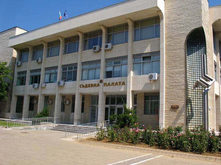 Предадоха на съд благоевградчанин опитал да убие жена си