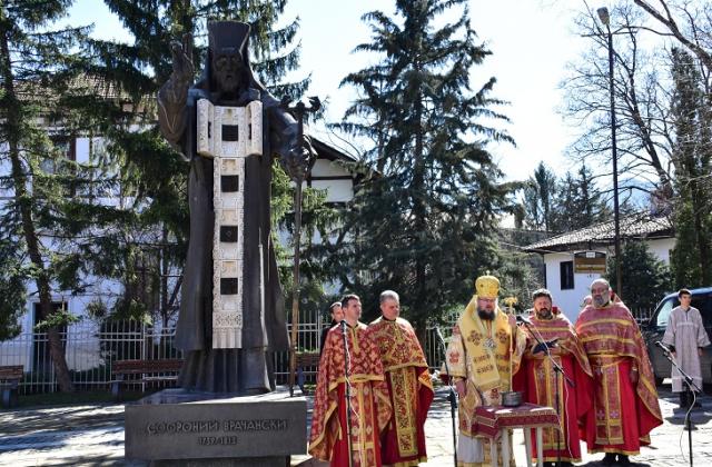 Църквата почита паметта на Софроний Врачански с тридневни тържества