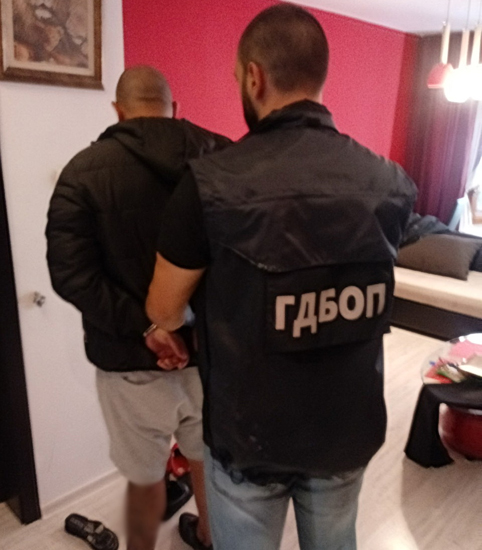 Сводници изнудвали жени с тайни секс записи (обзор)