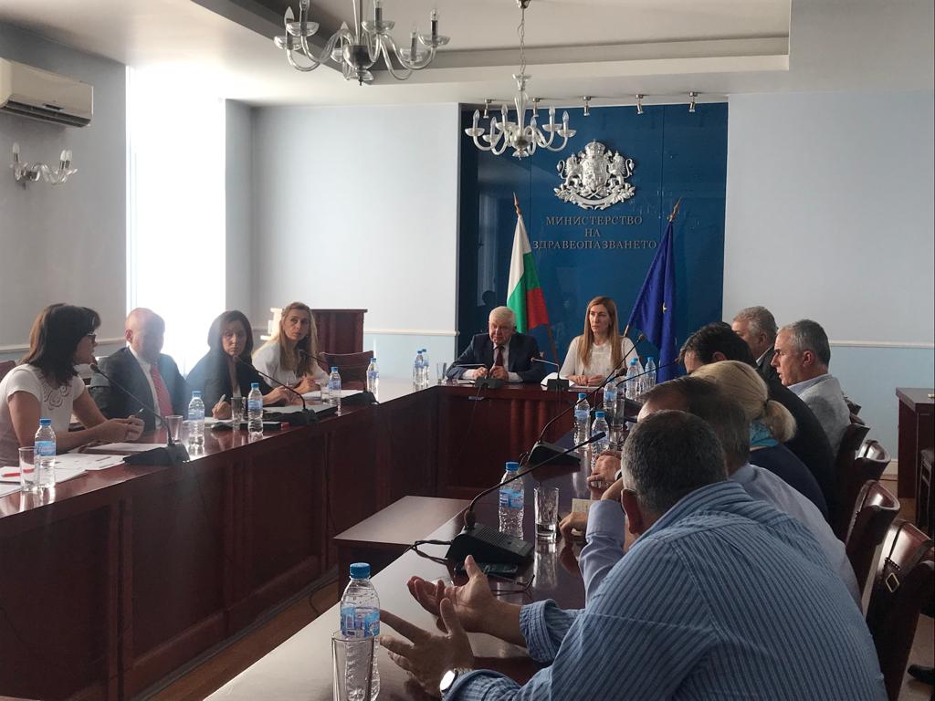 Министър Ангелкова обсъди развитието на балнео туризма с водещи лекари