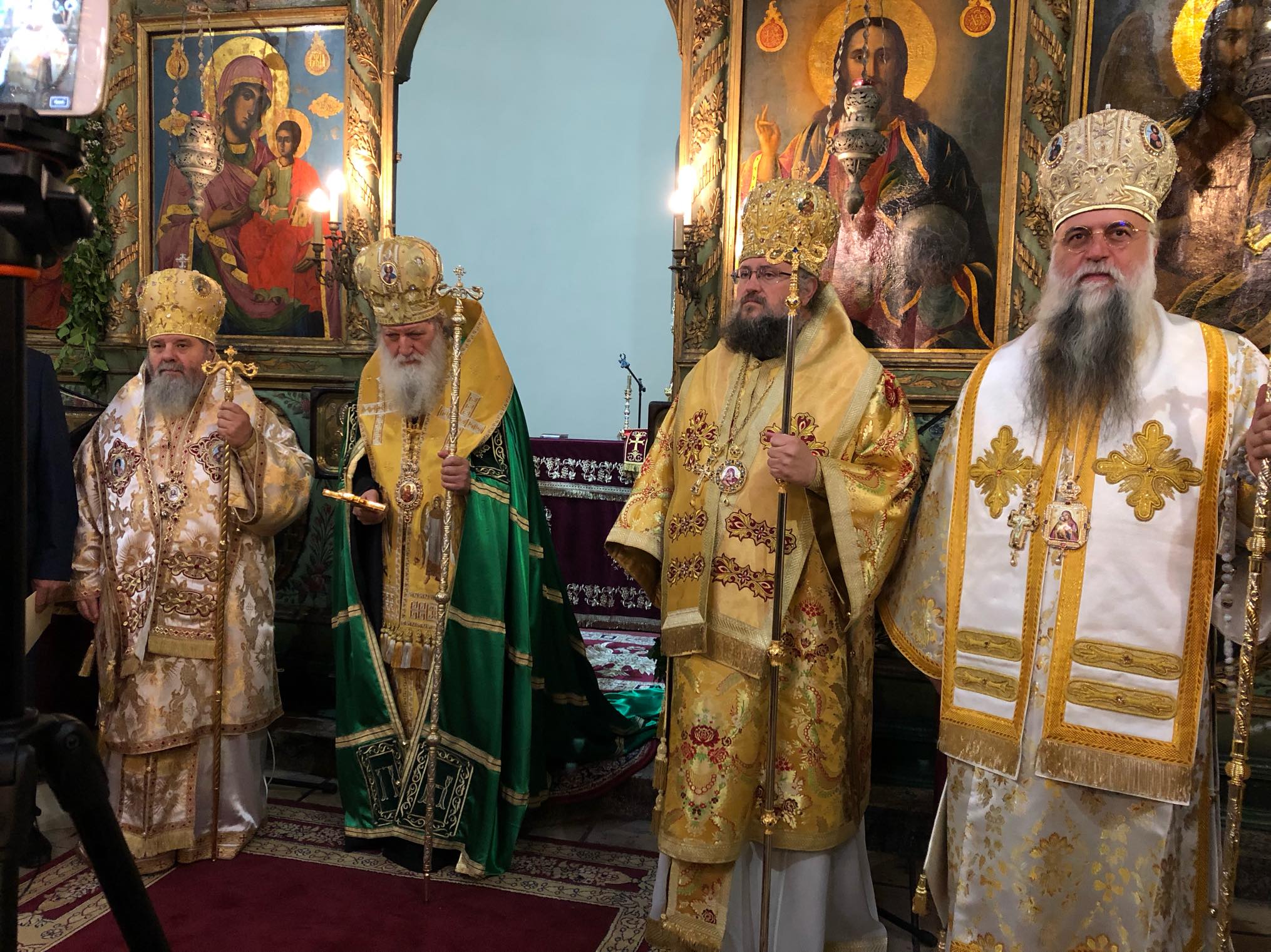 С камбанен звън Враца посрещна Българския патриарх Неофит (СНИМКИ)