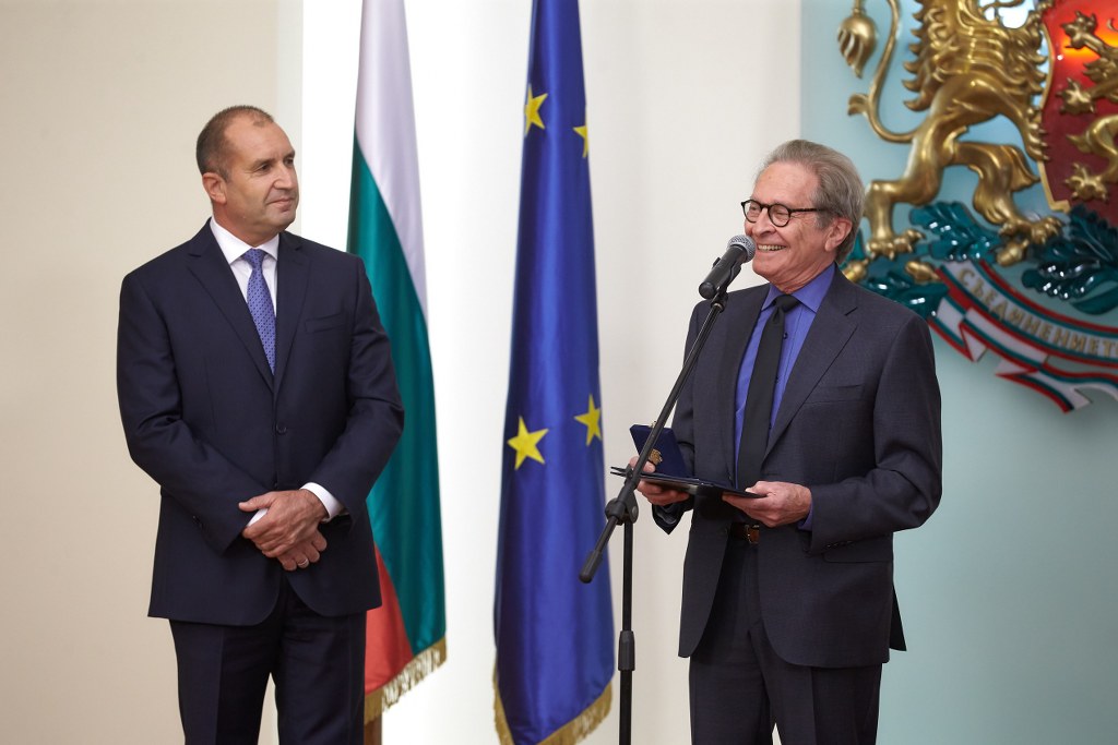 Президентът награди американския етнограф, изпратил "Излел е Делю хайдутин" в космоса
