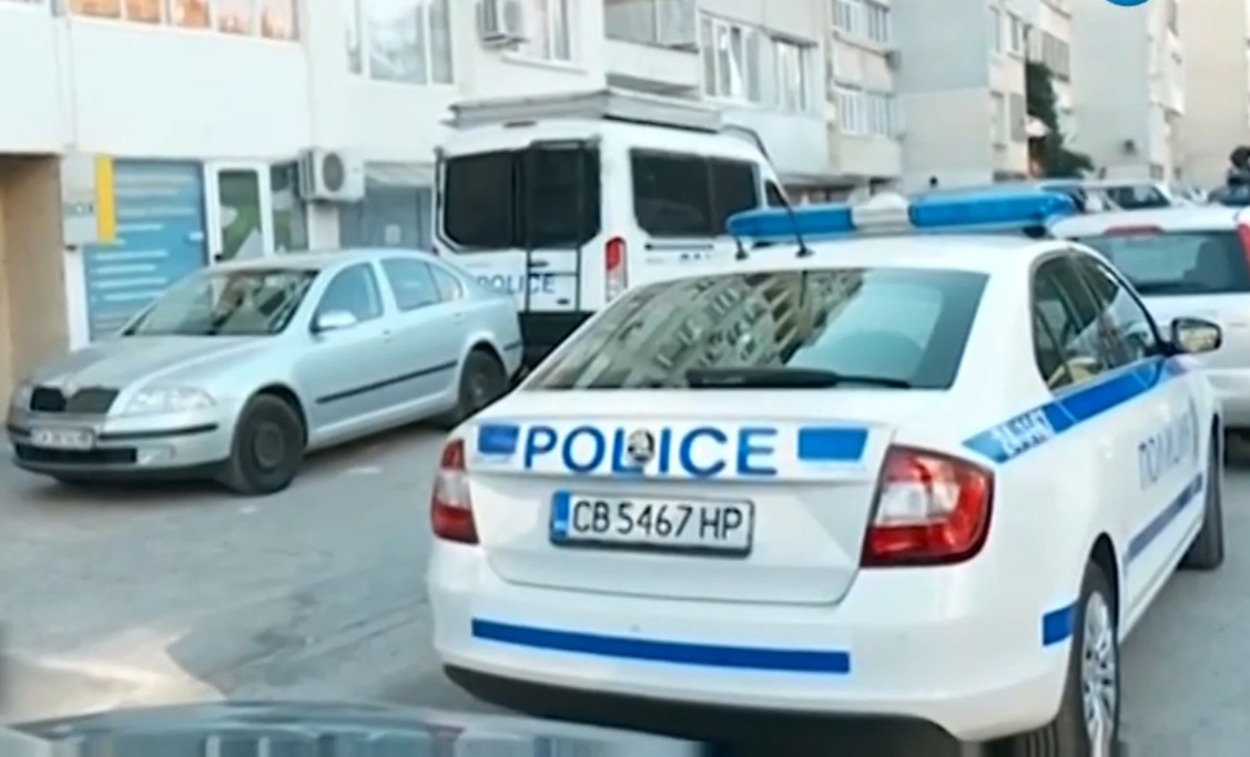 Полицаи изведоха барикадиралия се мъж в "Овча купел"