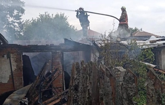 Пожар унищожи жилищна сграда в Поповица
