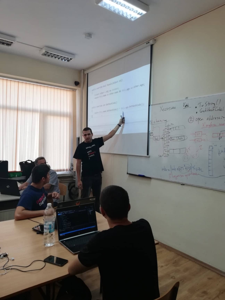 На България й трябват подготвени учители