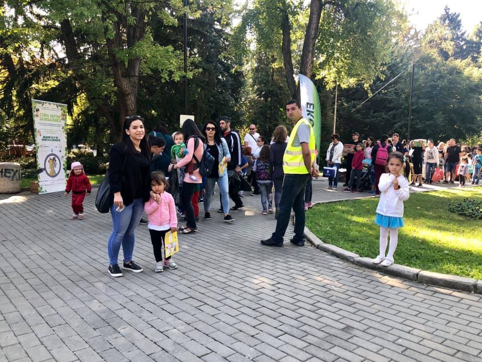 1370 деца предадоха 7,5 тона хартия в екоициативата „Стара хартия за нова книга“ в Търново