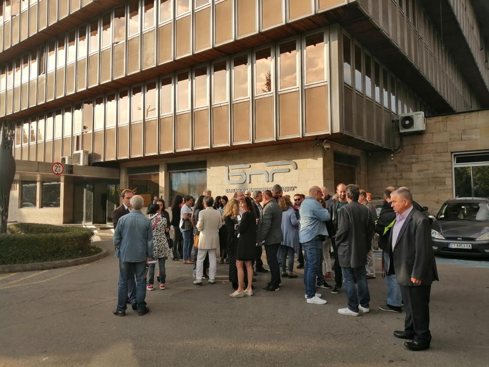 Журналисти от БНР на протест в подкрепа на директора Светослав Костов