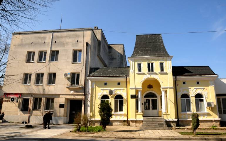 Задържаният с подкуп директор в община Тутракан остава в ареста за постоянно