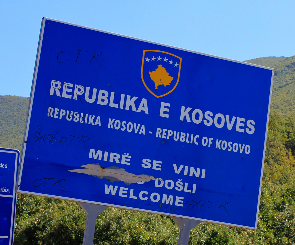 В Косово гласуват за нов парламент
