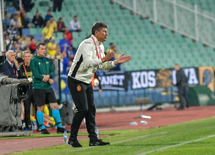 Балъков след 0:0 с Черна гора: Има светлина в тунела