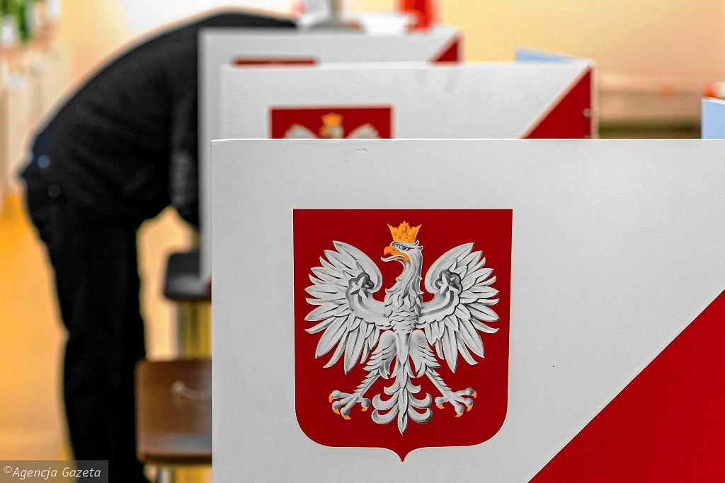 В Полша днес гласуват за парламент