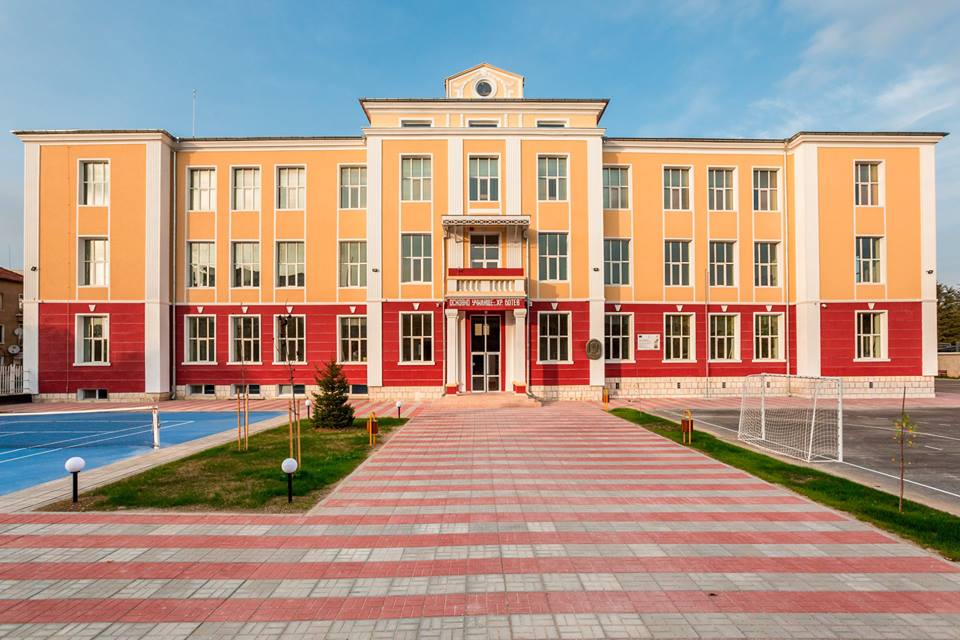 Евакуираха училище в Търговище заради счупена колба със сярна киселина