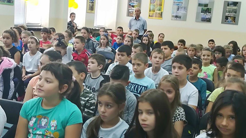 Ученици дариха на Родилното отделение в Горна Оряховица 2110 лева