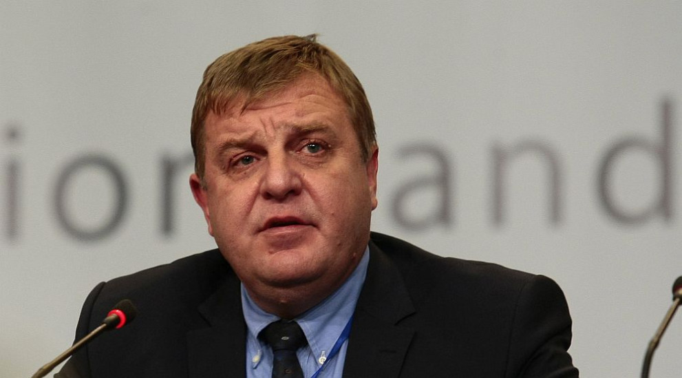 Расисткият скандал скара и политиците