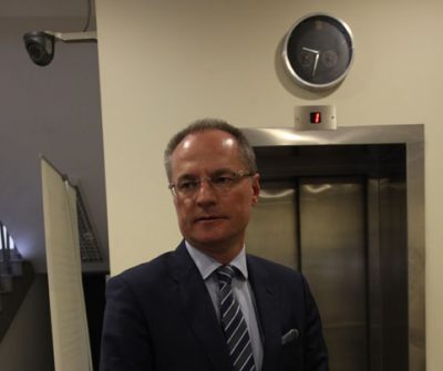 Лозан Панов потъпква законите, професионалния дълг и чест