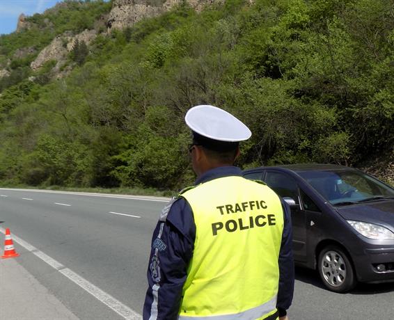 Верижна катастрофа затруднява движението край Мездра в посока столицата