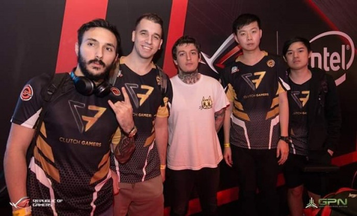 Счупен крак води дупничанин в Dota 2