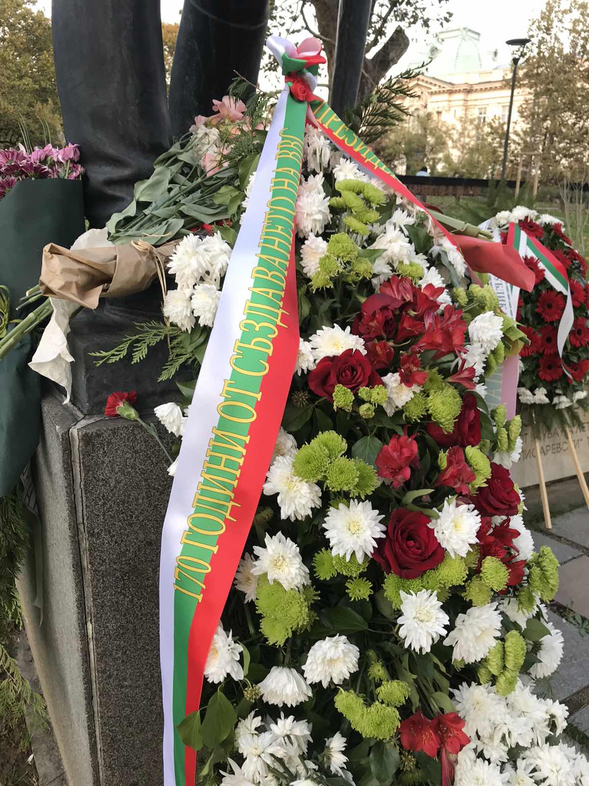 Гаф на президента с венеца за летците (СНИМКИ)