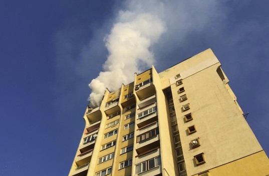 Голям пожар в жилищен блок в столичния квартал "Сердика"