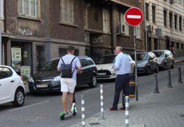 Блъснаха момче с тротинетка, изскочило на булевард в София