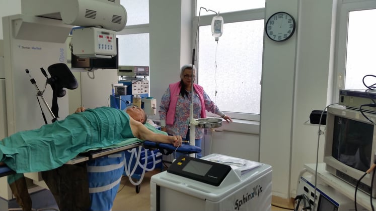 Уролози оперират безкръвно простата и камъни в бъбреците