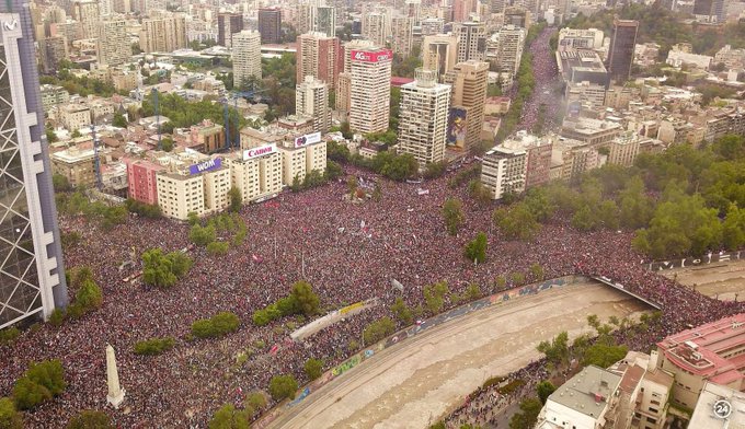 Близо един милион души протестираха в чилийската столица Сантяго (СНИМКИ и ВИДЕО)