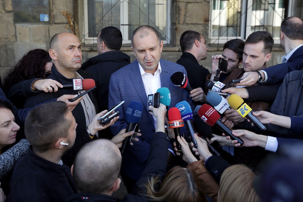 Радев: Няма да действам под натиск при подписване на указа за Гешев