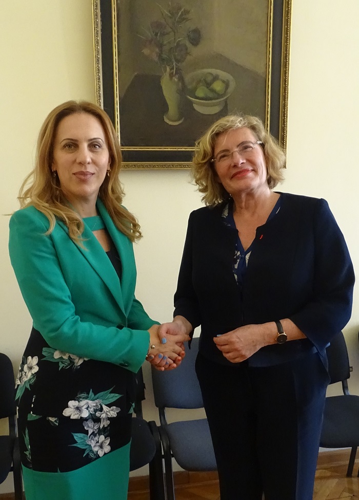 Вицепремиерът Николова се срещна с посланика на Френската Република в България